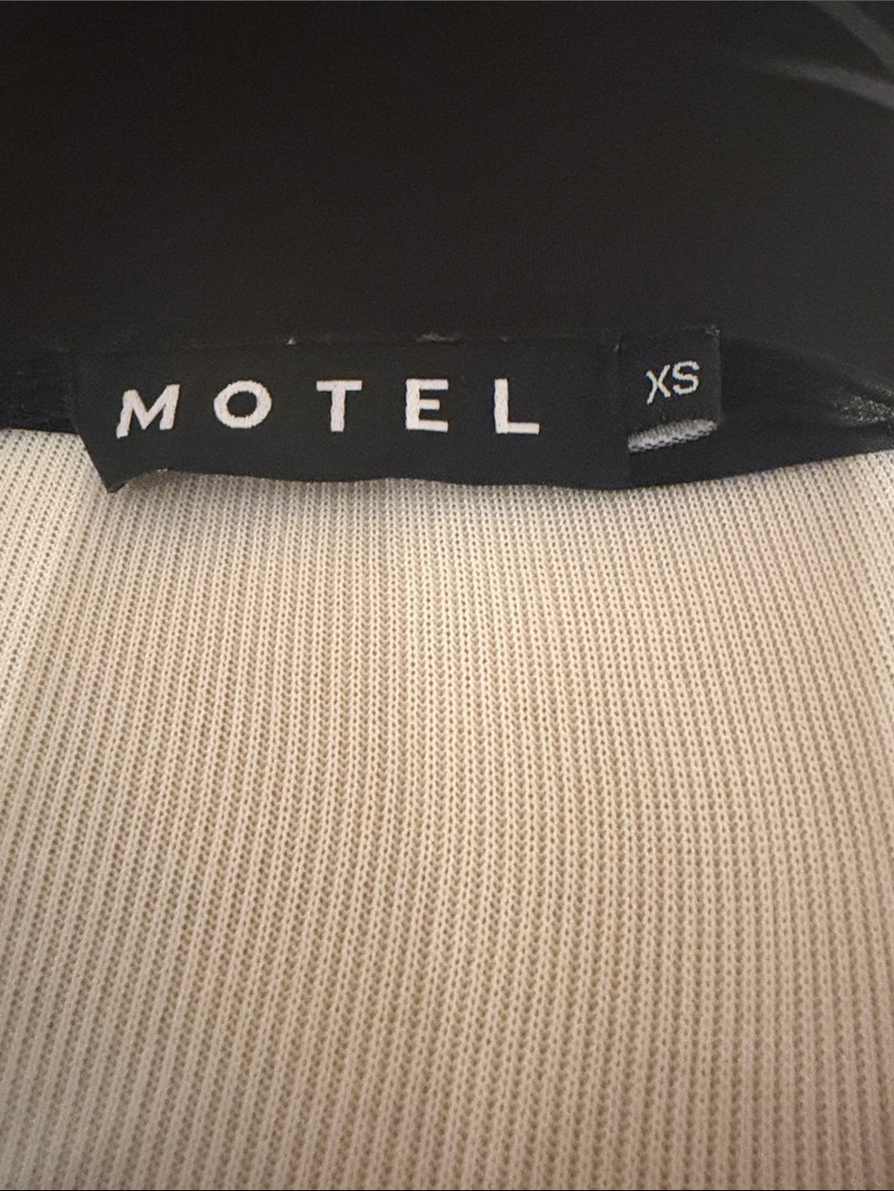 Motel Rocks Black Top - Picture 4 of 5